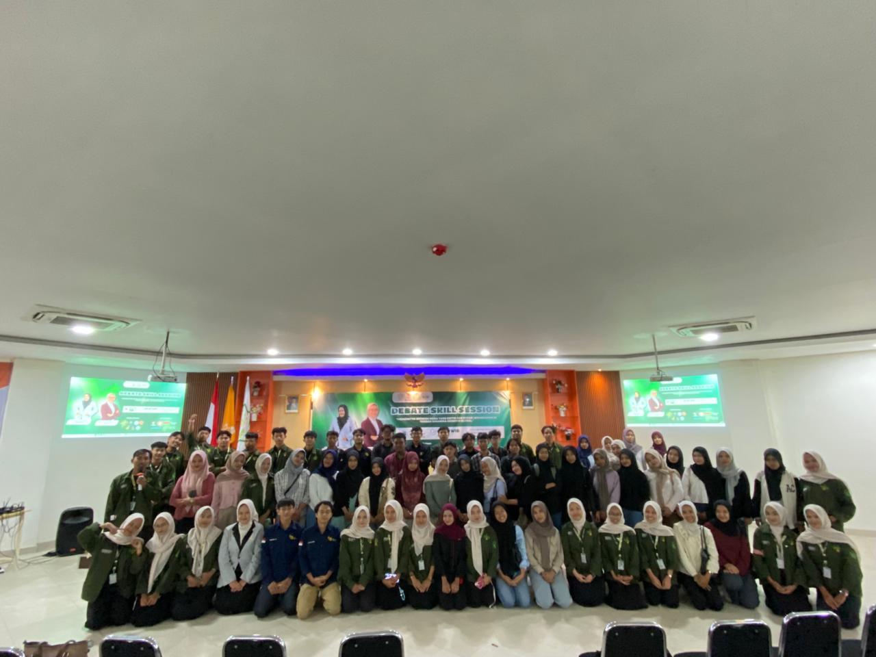 TINGKATKAN KEMAMPUAN BERPIKIR KRITIS, HMPS EKONOMI SYARIAH GELAR  DEBAT SKILL SESSION